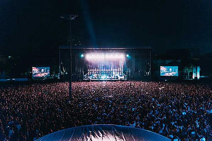 UNE 21&egrave;me &Eacute;DITION SUR LES CHAPEAUX DE ROUES